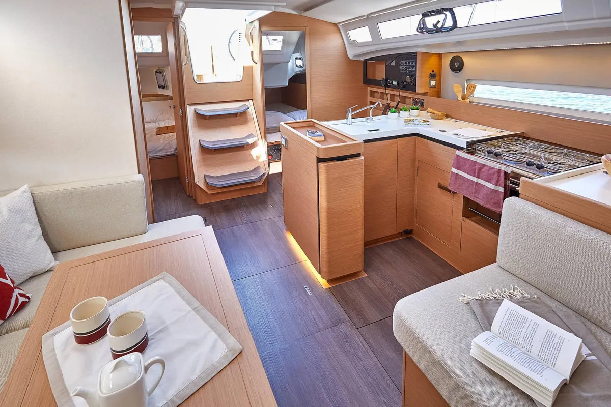 JIMMY, a Jeanneau Sun Odyssey 410 sailboat at La Favière, France