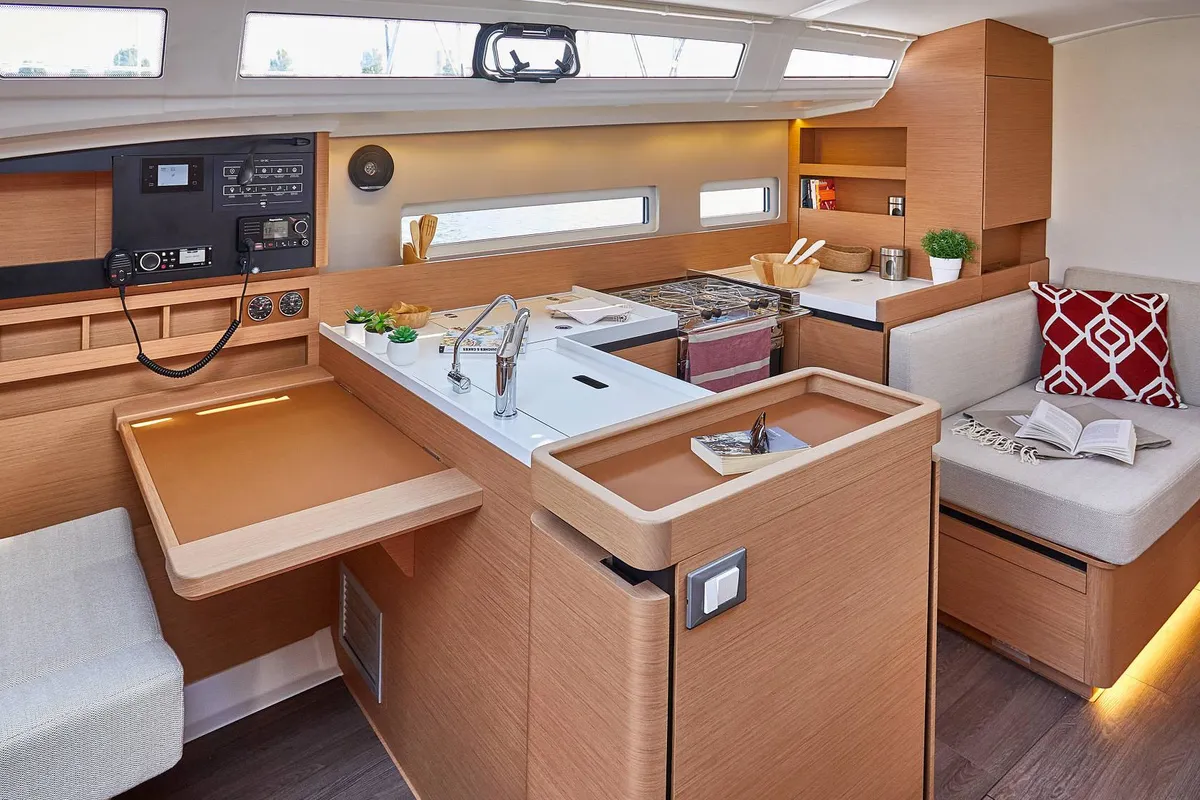 JIMMY, a Jeanneau Sun Odyssey 410 sailboat at La Favière, France