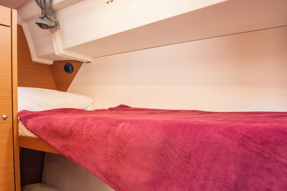 Cabin on Psyche, a Jeanneau 54 sailboat at Tonnarella, Italy