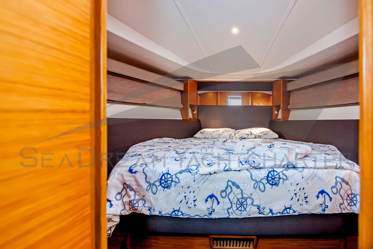 Cabin on Sun Dreamer, a Bavaria S40 HT motorboat at Općina Sukošan, Croatia