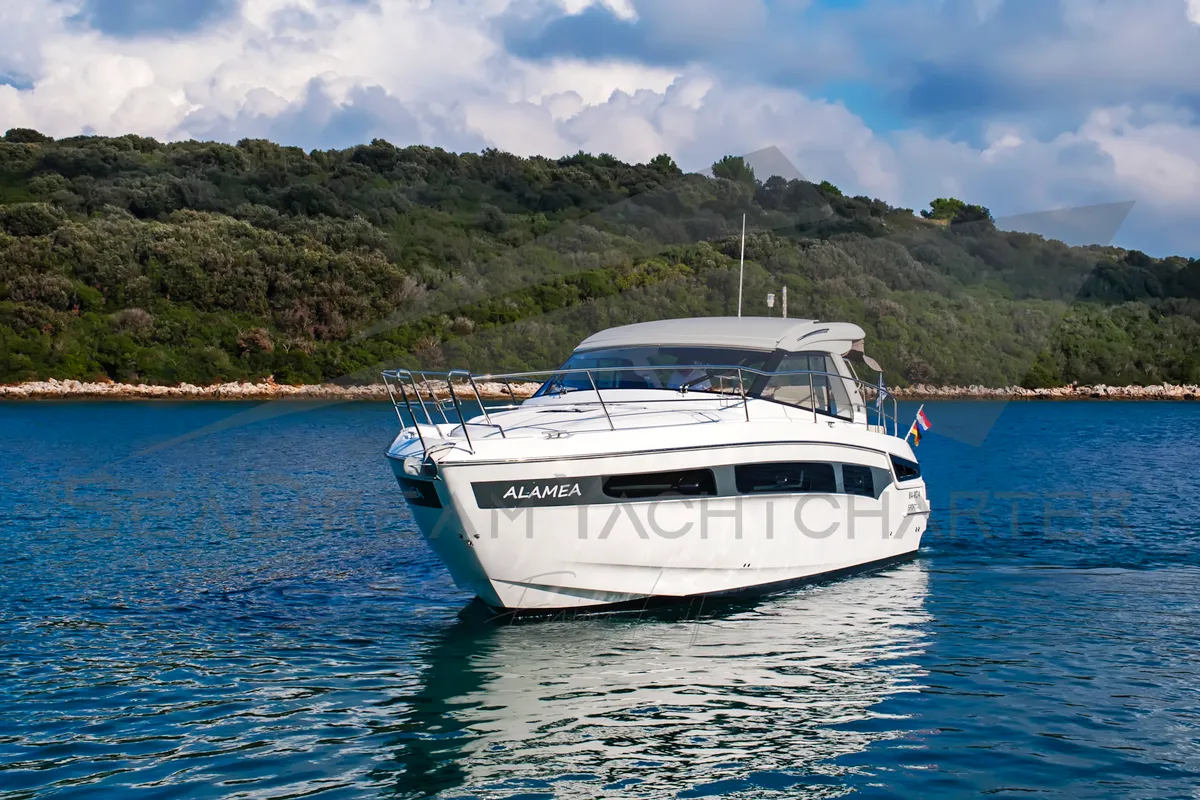 Exterior view of Sun Dreamer, a Bavaria S40 HT motorboat at Općina Sukošan, Croatia