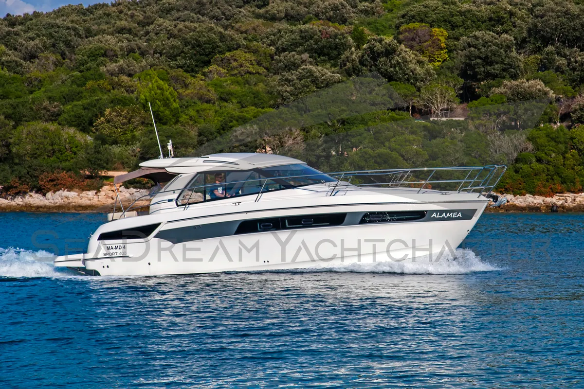 Exterior view of Sun Dreamer, a Bavaria S40 HT motorboat at Općina Sukošan, Croatia