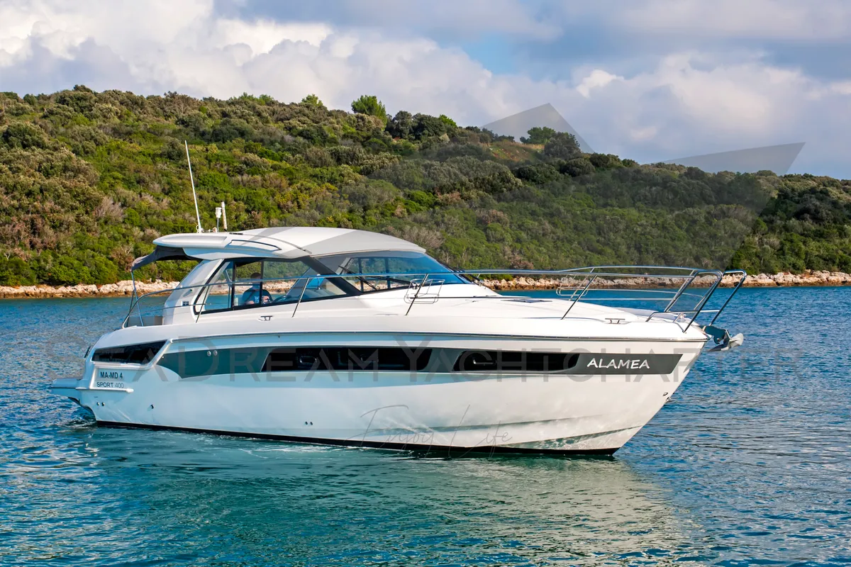 Exterior view of Sun Dreamer, a Bavaria S40 HT motorboat at Općina Sukošan, Croatia