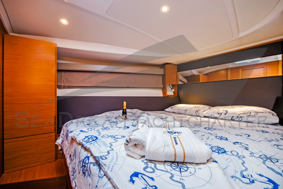 Cabin on Sun Dreamer, a Bavaria S40 HT motorboat at Općina Sukošan, Croatia