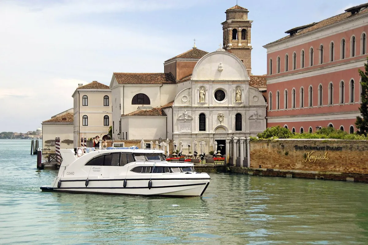 03, a Houseboat Holidays Italia S.R.L. Minuetto 6 motor yacht at Casier, Italy