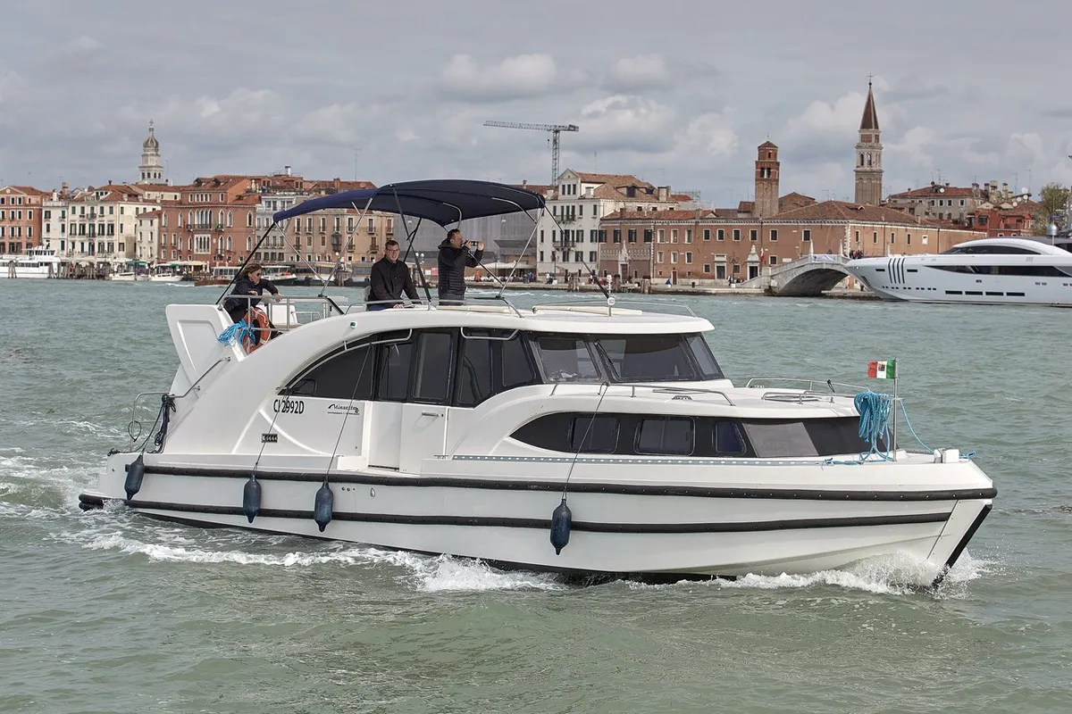 03, a Houseboat Holidays Italia S.R.L. Minuetto 6 motor yacht at Casier, Italy