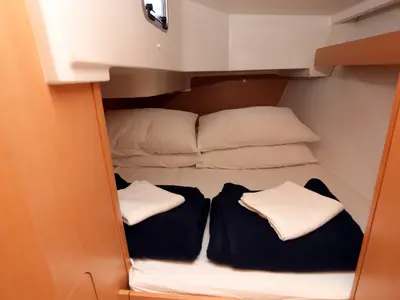 Cabin on Spider Kiss, a Jeanneau Sun Odyssey 319 sailboat at Pula, Croatia