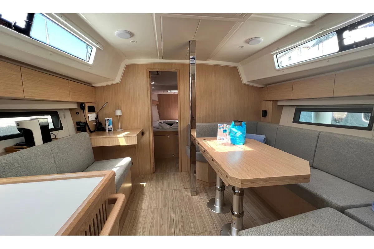 Salon of Supereva, a Bavaria C42 sailboat at Cecina, Italy