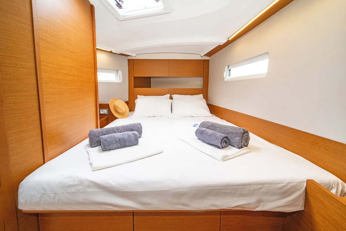 Cabin on Aella, a Jeanneau Sun Odyssey 410 sailboat at Skiathos, Greece