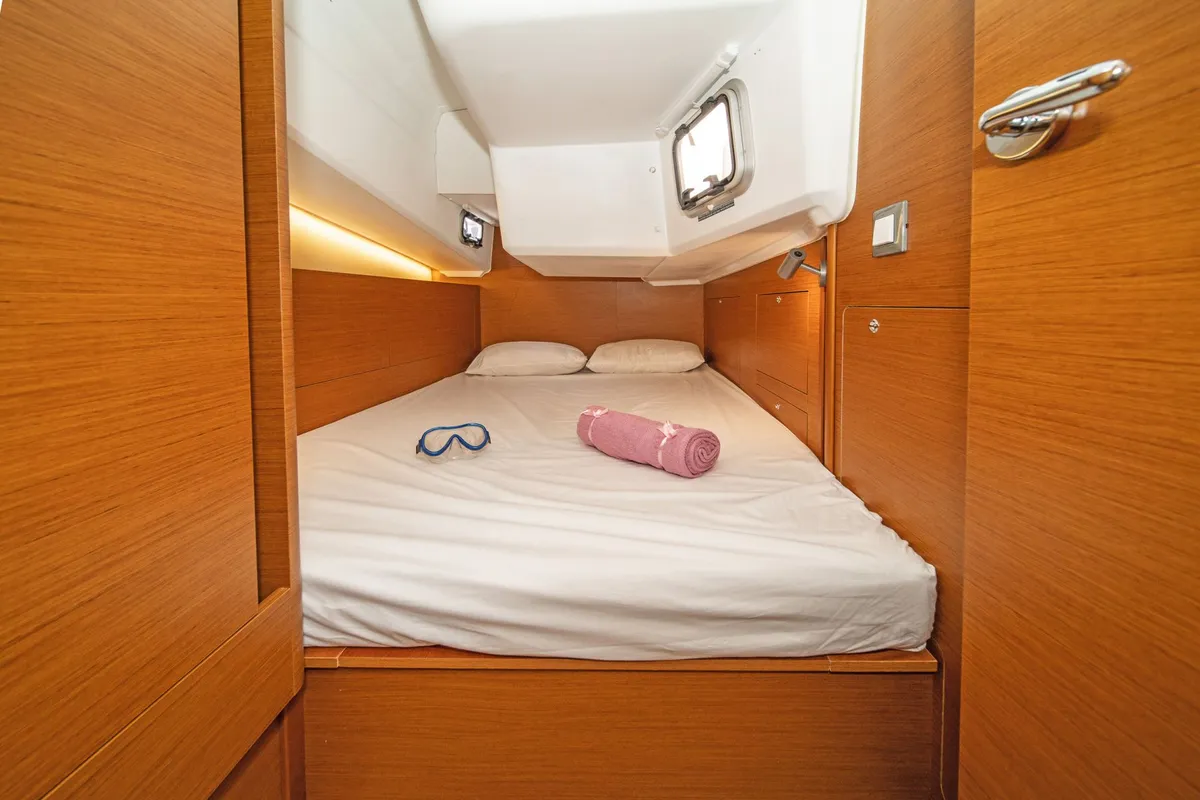 Cabin on Aella, a Jeanneau Sun Odyssey 410 sailboat at Skiathos, Greece