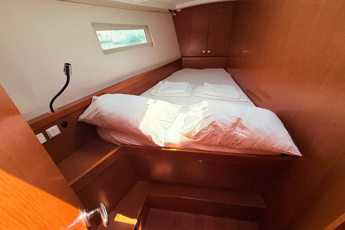 Cabin on Viki, a Beneteau Oceanis 45 sailboat at Općina Sukošan, Croatia