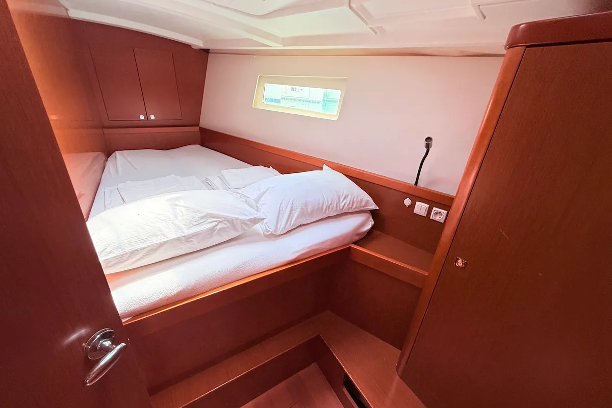 Cabin on Viki, a Beneteau Oceanis 45 sailboat at Općina Sukošan, Croatia