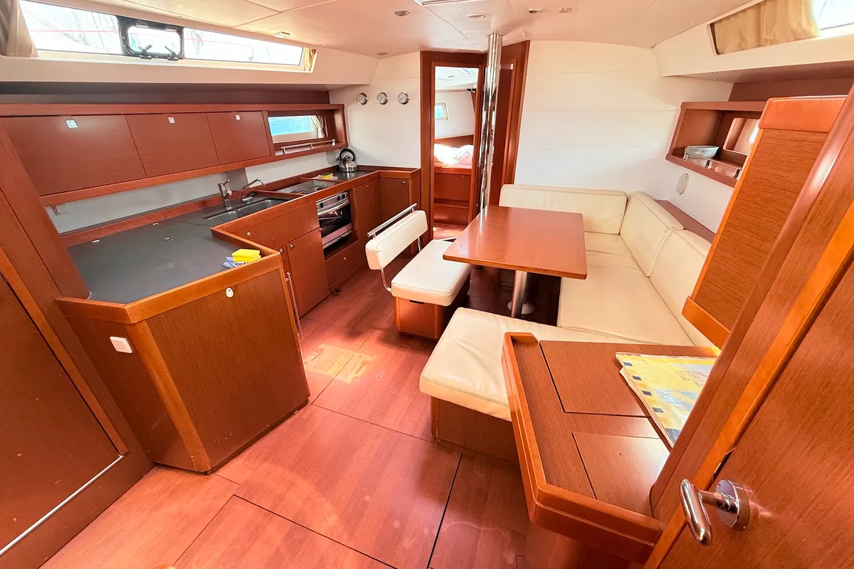 Salon of Viki, a Beneteau Oceanis 45 sailboat at Općina Sukošan, Croatia