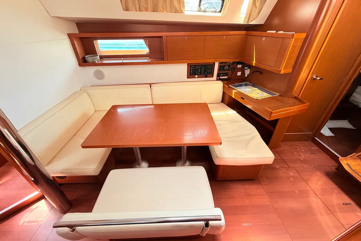 Salon of Viki, a Beneteau Oceanis 45 sailboat at Općina Sukošan, Croatia
