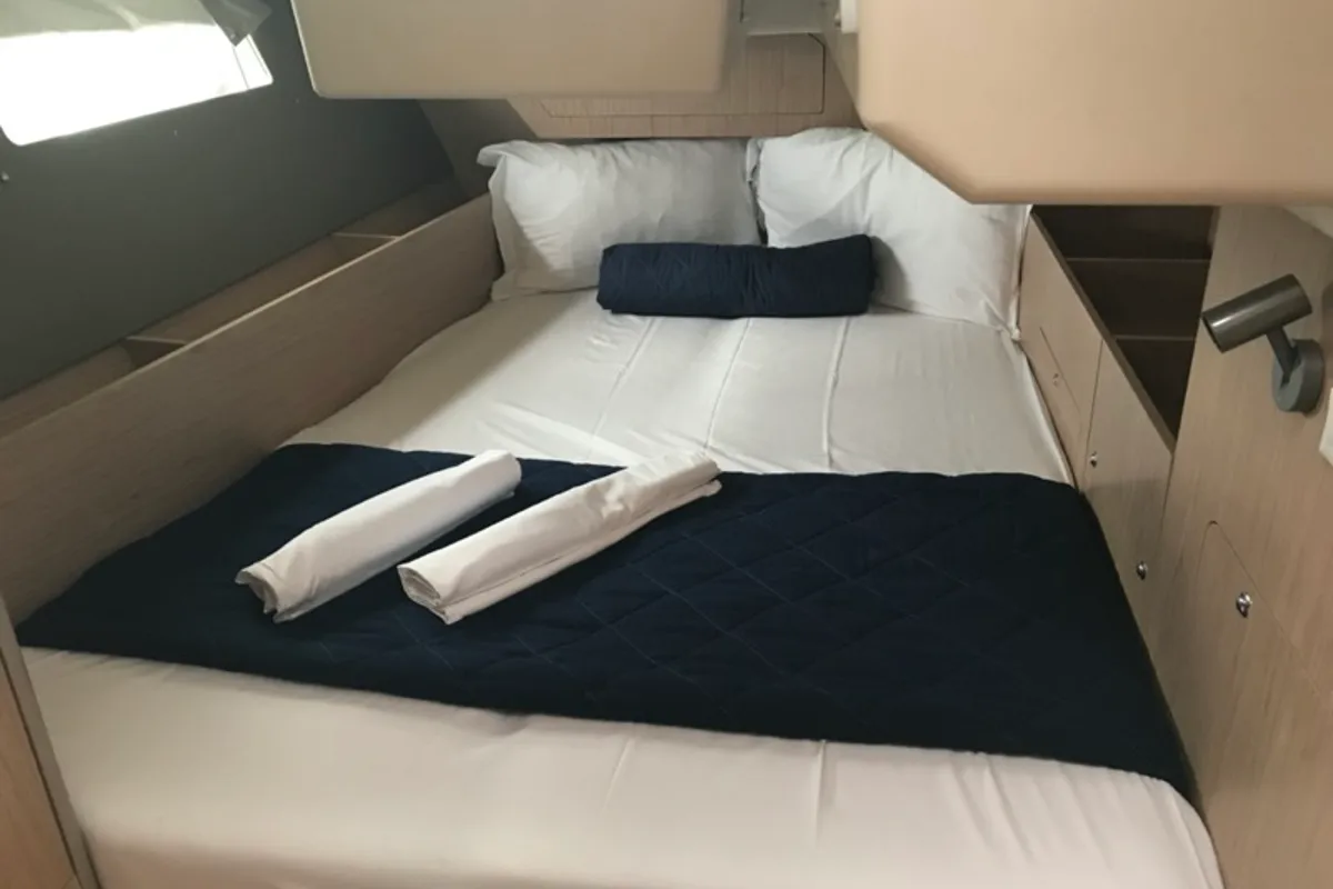 Cabin on Perseus, a Beneteau Oceanis 41.1 sailboat at Tonnarella, Italy