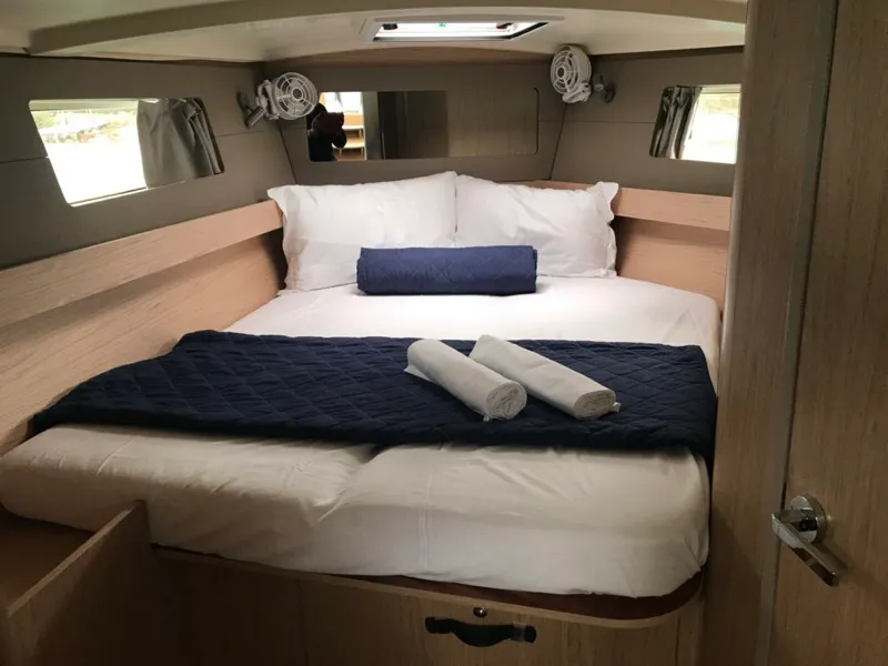 Cabin on Perseus, a Beneteau Oceanis 41.1 sailboat at Tonnarella, Italy