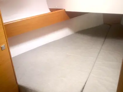 Cabin on Bibidou, a Jeanneau Sun Odyssey 30i sailboat at Toulon, France