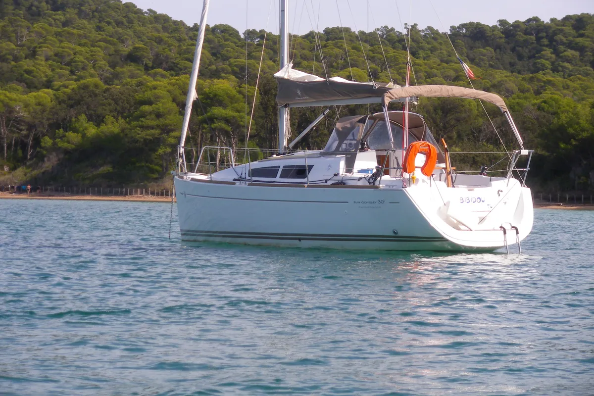 Exterior view of Bibidou, a Jeanneau Sun Odyssey 30i sailboat at Toulon, France