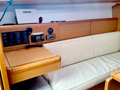 Salon of Bibidou, a Jeanneau Sun Odyssey 30i sailboat at Toulon, France