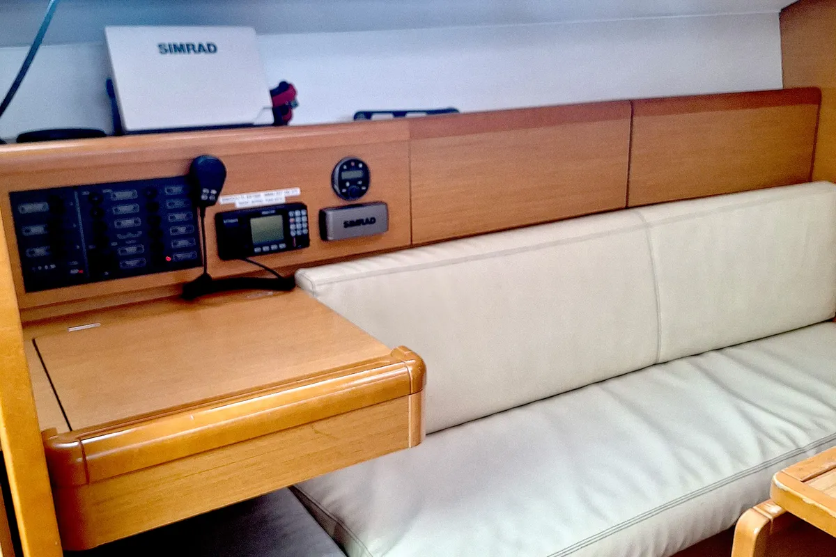 Salon of Bibidou, a Jeanneau Sun Odyssey 30i sailboat at Toulon, France