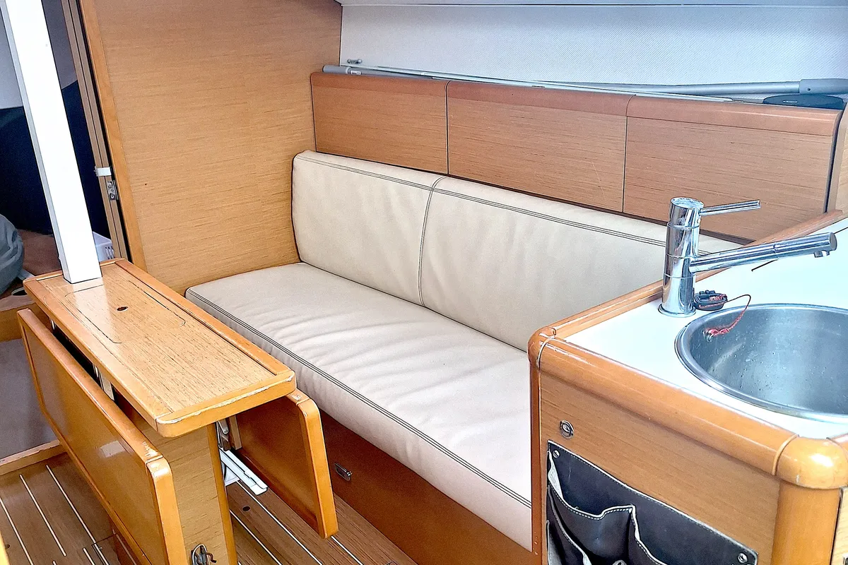 Salon of Bibidou, a Jeanneau Sun Odyssey 30i sailboat at Toulon, France