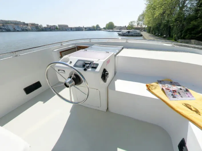 Cockpit of Royal Classique - Comfort 21, a Cygnet Royal Classique motorboat at Jabel, Germany