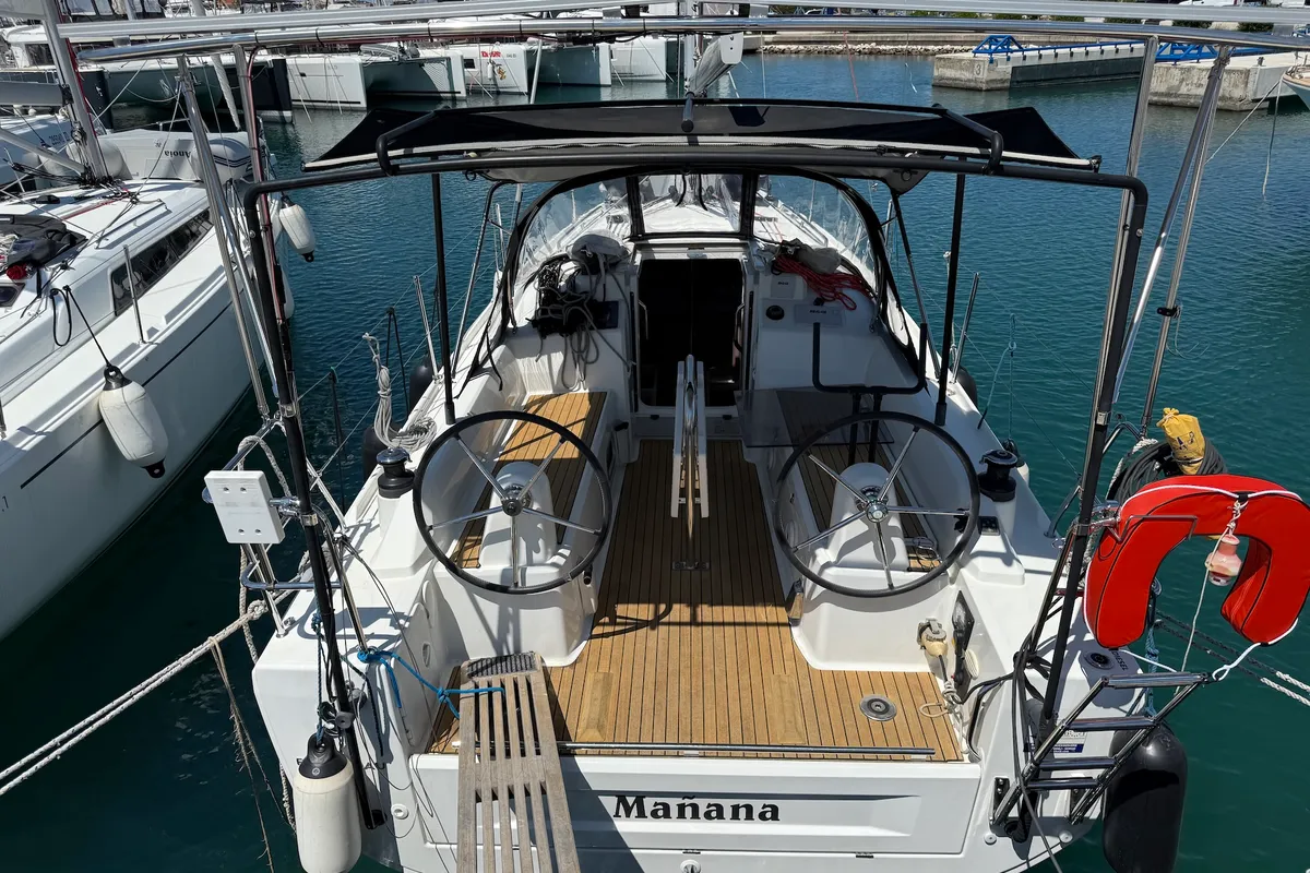 Cockpit of Mañana, a Beneteau Oceanis 30.1 sailboat at Općina Sukošan, Croatia