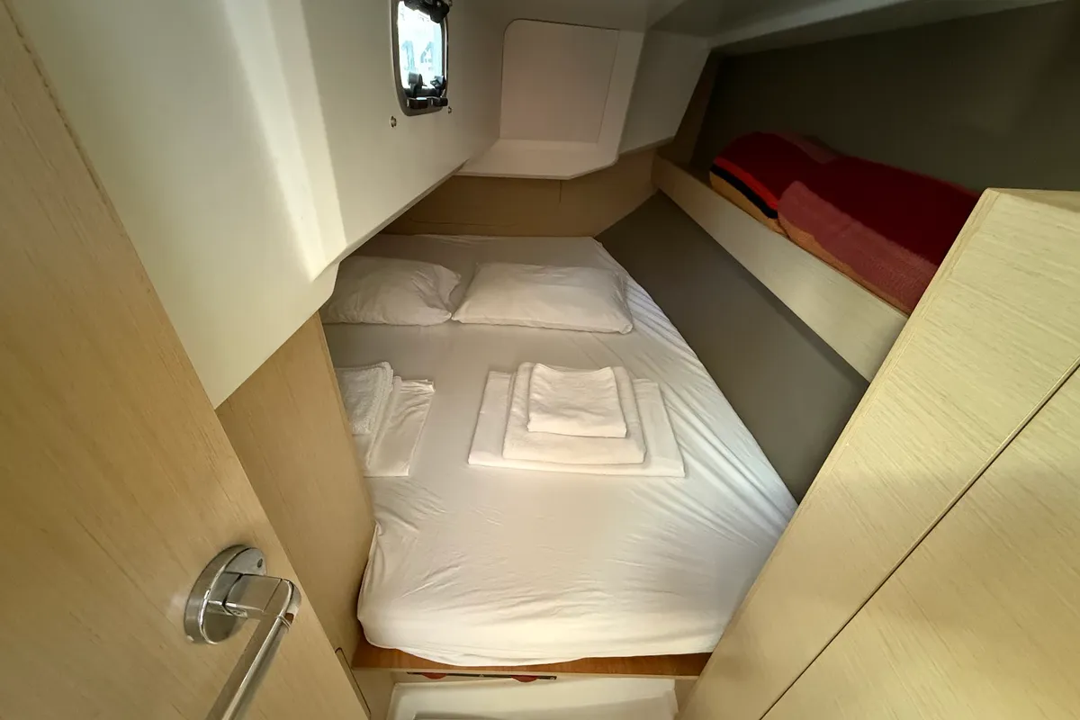 Cabin on Mañana, a Beneteau Oceanis 30.1 sailboat at Općina Sukošan, Croatia