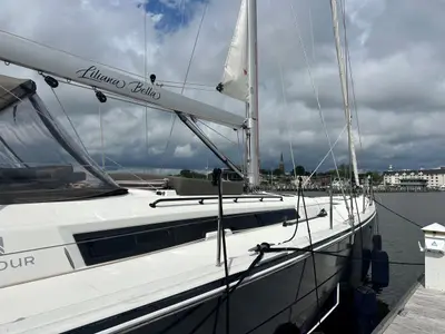 Exterior view of Unforgettable, a Dufour 470 sailboat at Chesapeake, United States