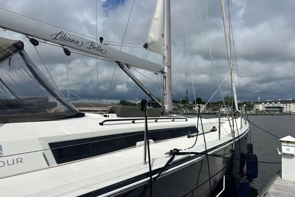 Exterior view of Unforgettable, a Dufour 470 sailboat at Chesapeake, United States