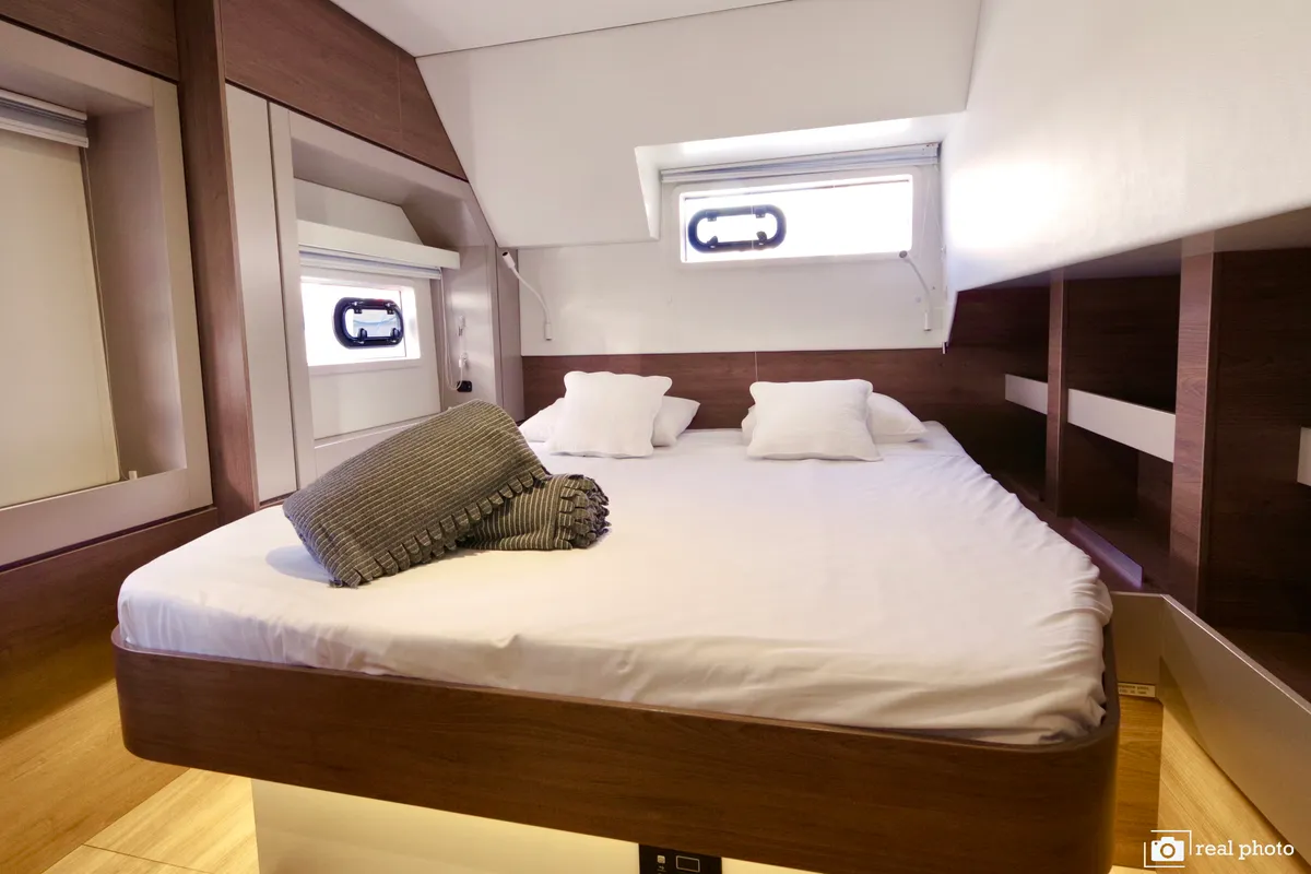 Cabin on Monia - A/C, Generator, Water maker, a Bali 4.6 catamaran at Castellammare di Stabia, Italy