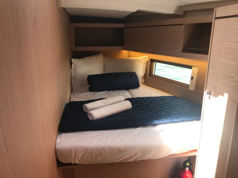 Cabin on Becrux, a Beneteau Oceanis 46.1 sailboat at Tonnarella, Italy