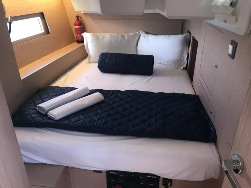 Cabin on Becrux, a Beneteau Oceanis 46.1 sailboat at Tonnarella, Italy