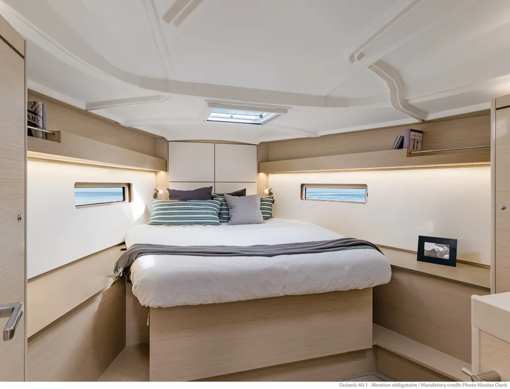 Cabin on Raz Kaiou, a Beneteau Oceanis 40.1 sailboat at Kerners, France