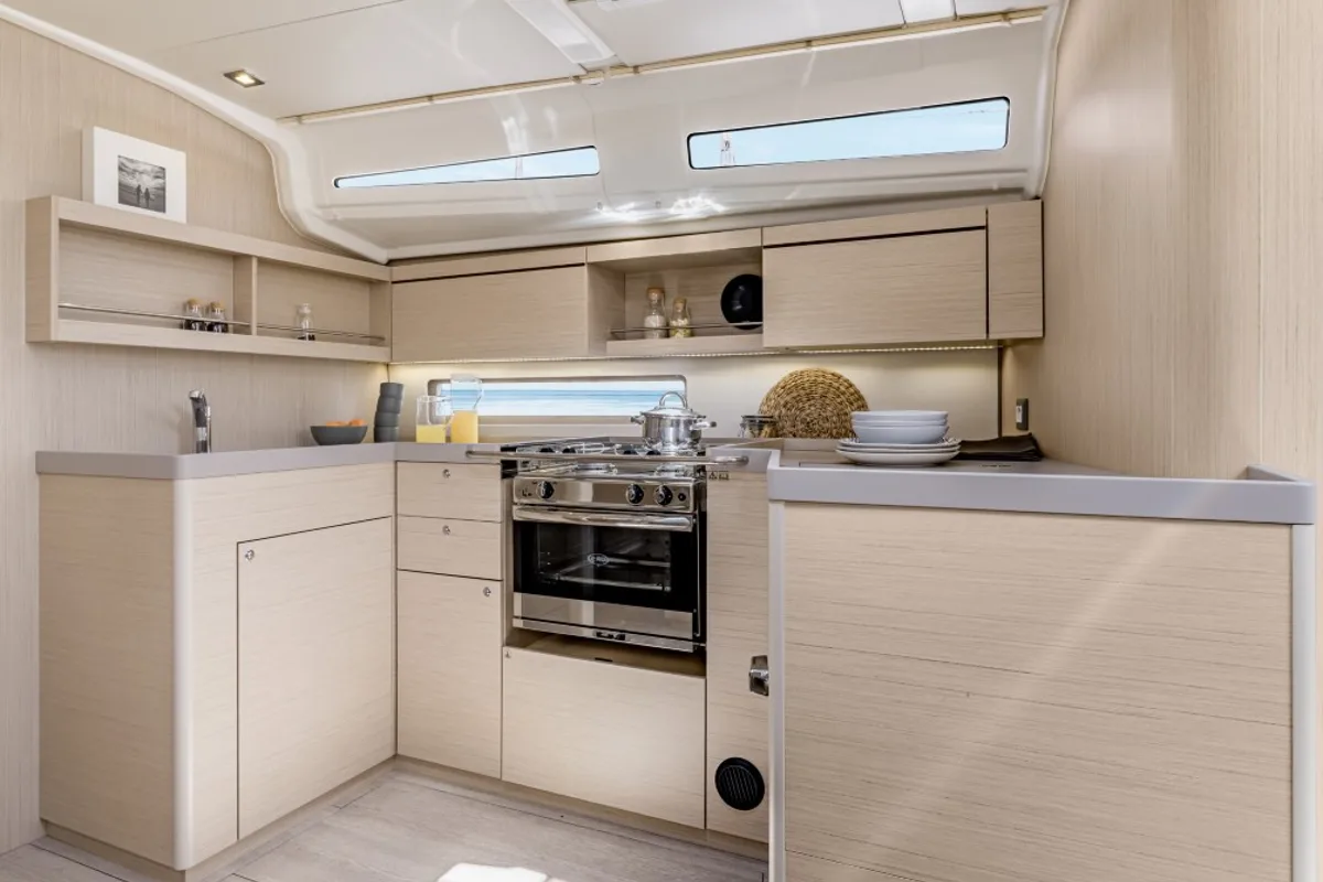 Galley of Raz Kaiou, a Beneteau Oceanis 40.1 sailboat at Kerners, France