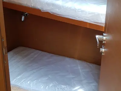 Cabin on Pata, a Jeanneau Sun Odyssey 519 sailboat at Cannigione, Italy