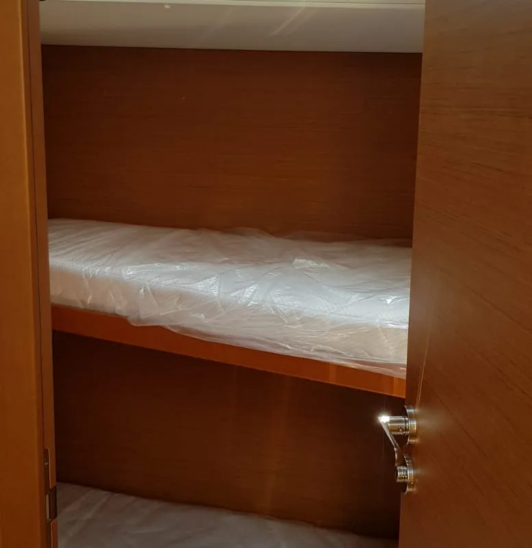 Cabin on Pata, a Jeanneau Sun Odyssey 519 sailboat at Cannigione, Italy