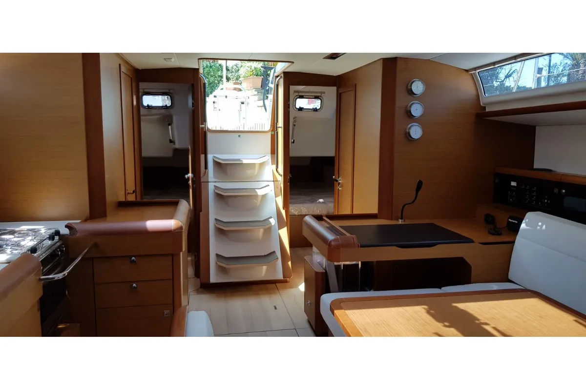 Salon of Pata, a Jeanneau Sun Odyssey 519 sailboat at Cannigione, Italy