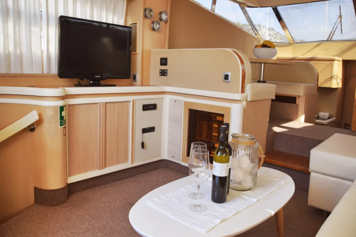 Salon of New Style , a Johnson 56 motorboat at Primošten, Croatia