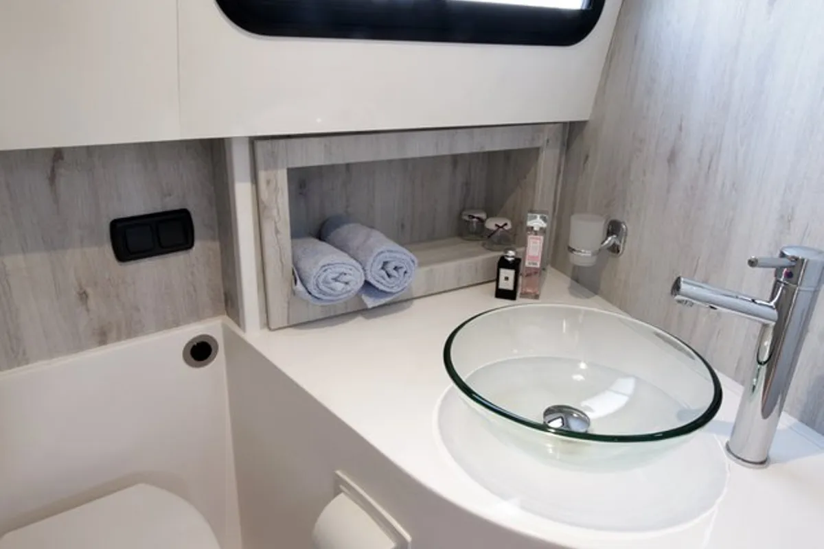 10, a Houseboat Holidays Italia S.R.L. Minuetto 8 motor yacht at Casier, Italy