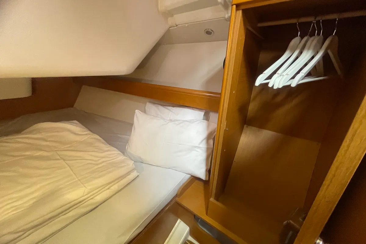Cabin on Agatha, a Jeanneau Sun Odyssey 36i sailboat at Zadar, Croatia