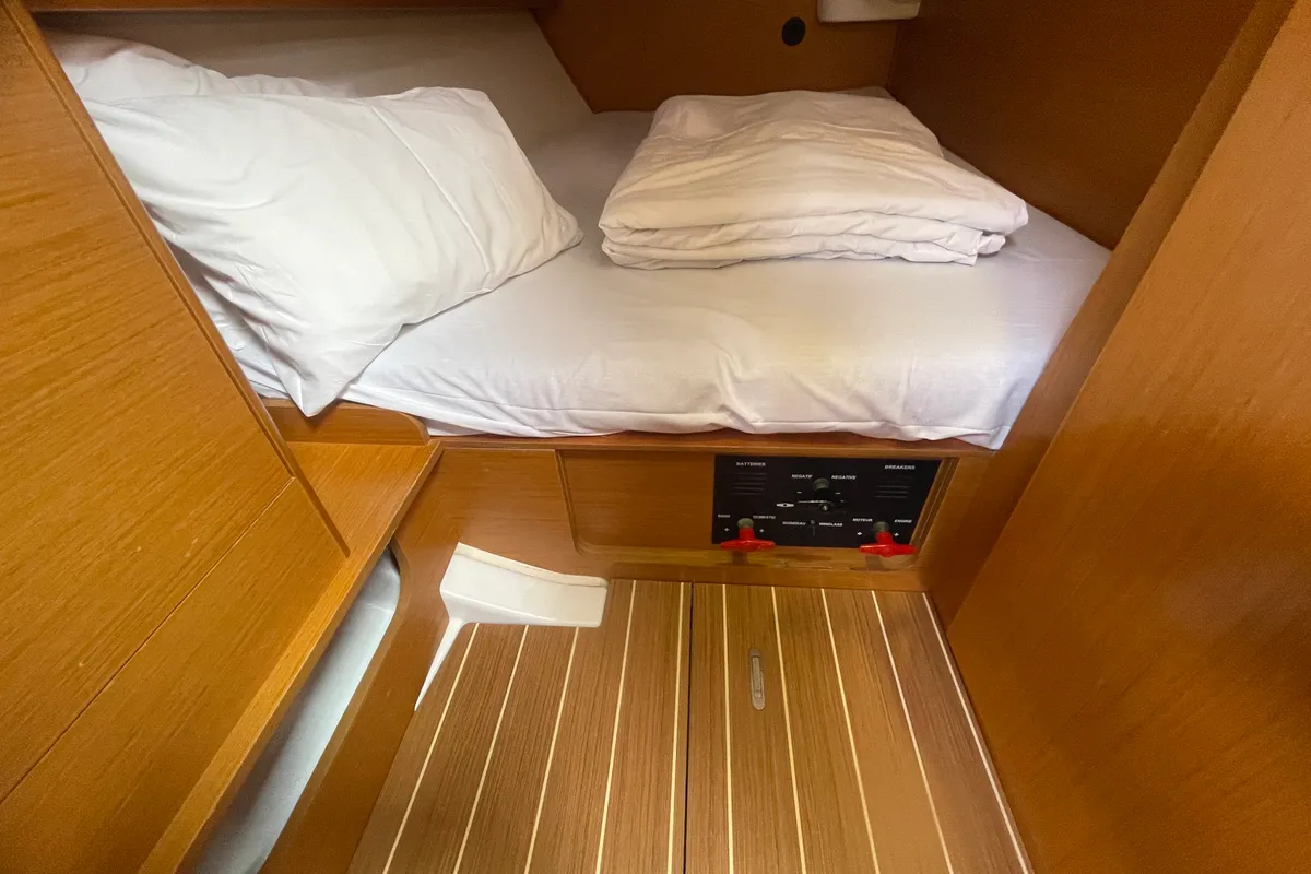 Cabin on Agatha, a Jeanneau Sun Odyssey 36i sailboat at Zadar, Croatia
