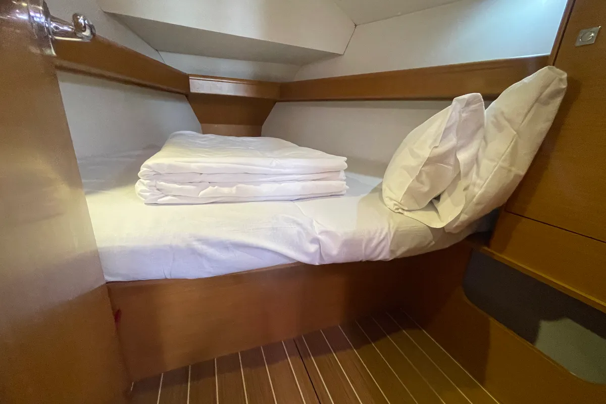 Cabin on Agatha, a Jeanneau Sun Odyssey 36i sailboat at Zadar, Croatia
