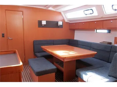 Salon of Krizia, a Bavaria Cruiser 46 sailboat at San Vincenzo, Italy