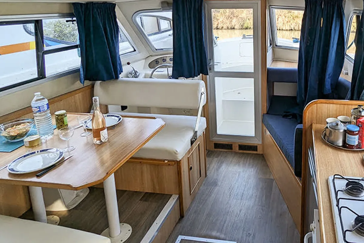 Salon of Cirrus B - Budget 1, a Gulet Cirrus B motorboat at Hesse, France
