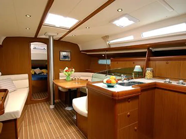 Floor plan of Poseidon, a Jeanneau Sun Odyssey 42i sailboat at Benitses, Greece