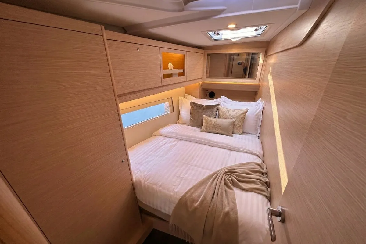 Cabin on Jéroboam, a Dufour 470 sailboat at Salerno, Italy