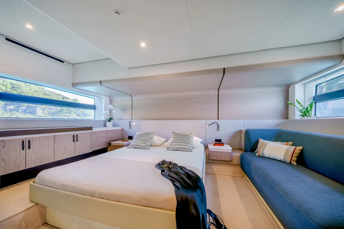 Cabin on White, a Azimut 53 Fly motor yacht at Podstrana - Miljevac, Croatia