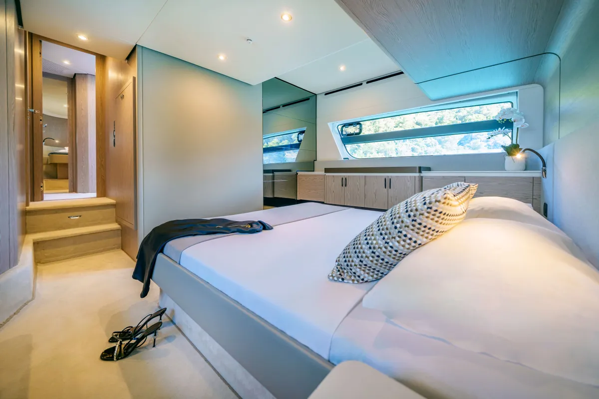 Cabin on White, a Azimut 53 Fly motor yacht at Podstrana - Miljevac, Croatia