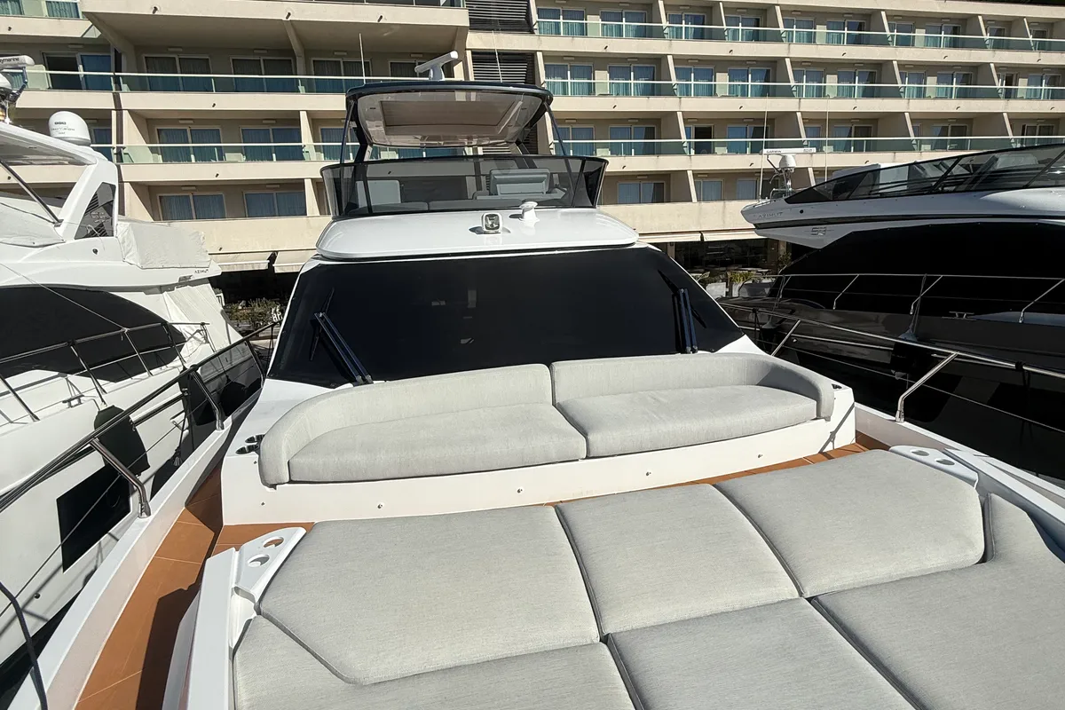 White, a Azimut 53 Fly motor yacht at Podstrana - Miljevac, Croatia